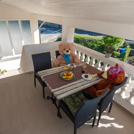Suzy - 80m From The Sea Apartment *
