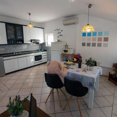 Apartment Suzy - 80m From The Sea *